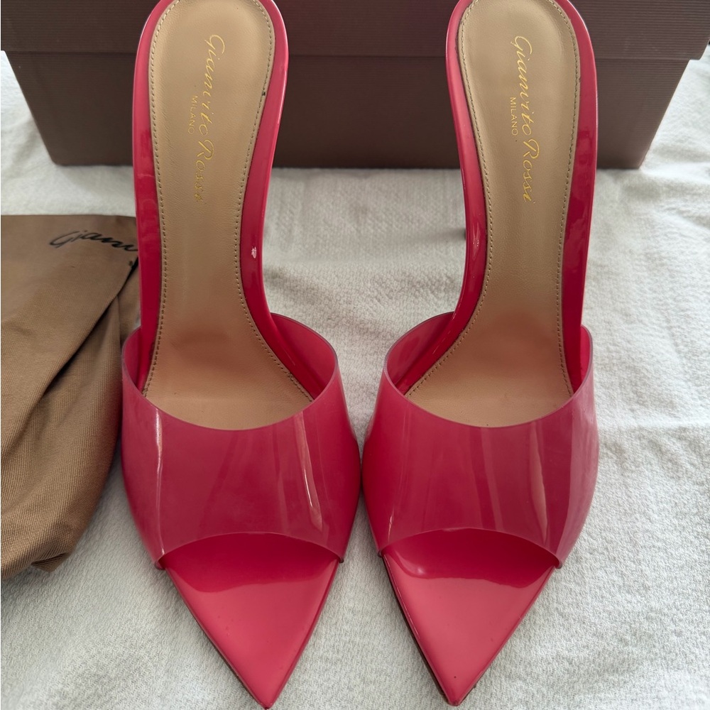 Pink Gianvito Rossi heels for sale! In good condition. Size 38.5!